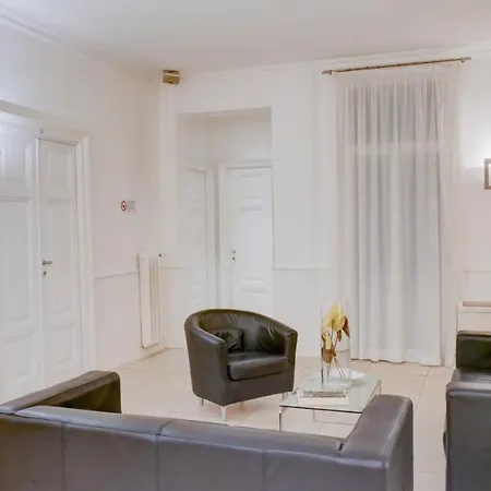 Enjoy Luxury In Apartment *