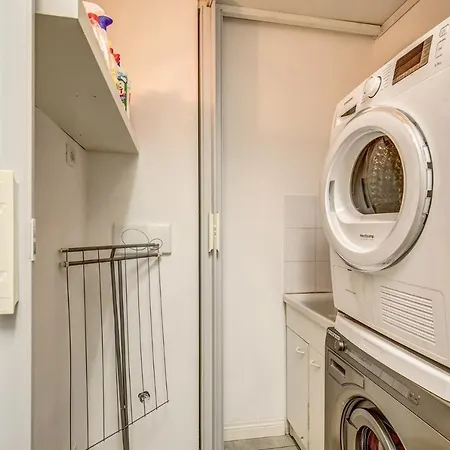 Enjoy Luxury In Apartment *
