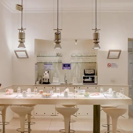 Enjoy Luxury In Apartment Rome